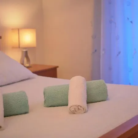 Ferienhaus Tatiana - 3br Coastal Serenity With Private Pool