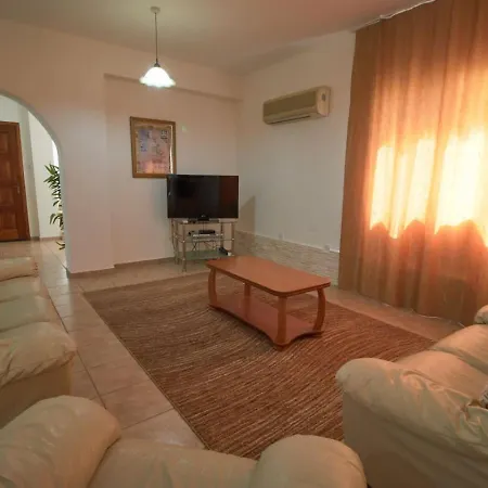 Ferienhaus Tatiana - 3br Coastal Serenity With Private Pool Peyia