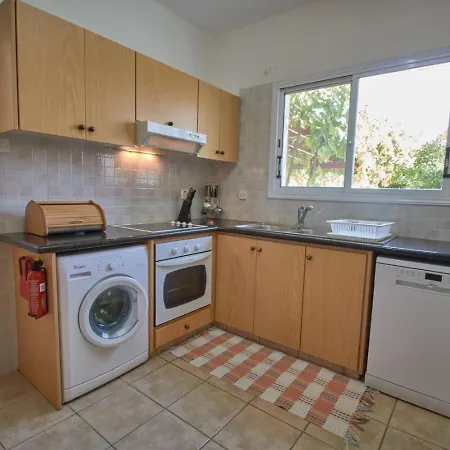 Ferienhaus Tatiana - 3br Coastal Serenity With Private Pool Peyia